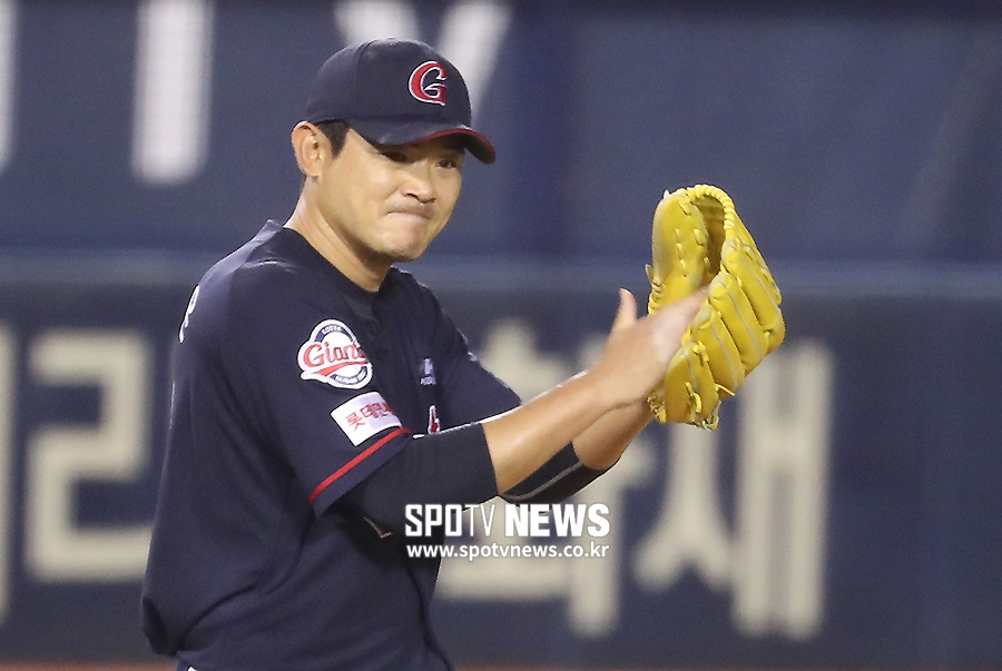 [포토S] 실점 위기 넘긴 노경은