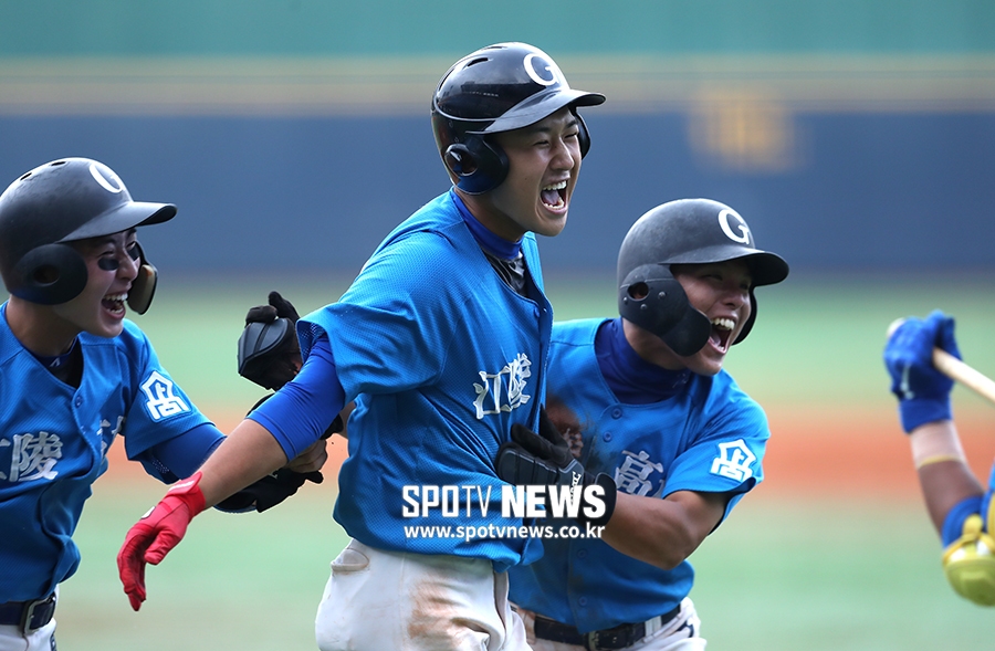 [포토S] 강릉고 김세민, 짜릿한 스리런