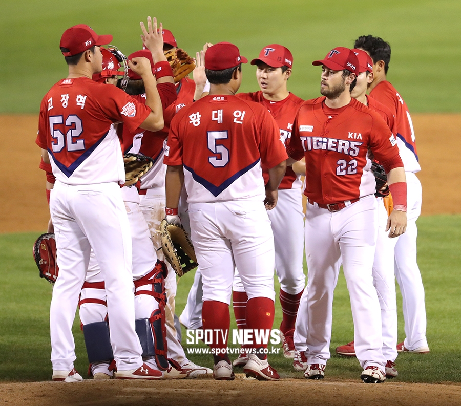 [포토S] KIA, 두산에 7-5 승리하며 전날 패배 설욕