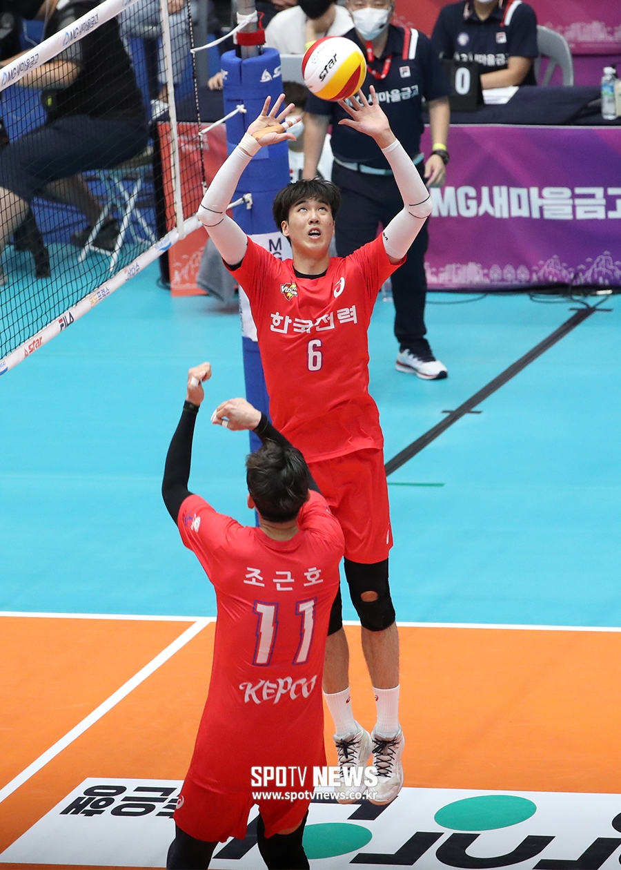 [포토S] 한국전력 김명관, 195cm 장신 세터