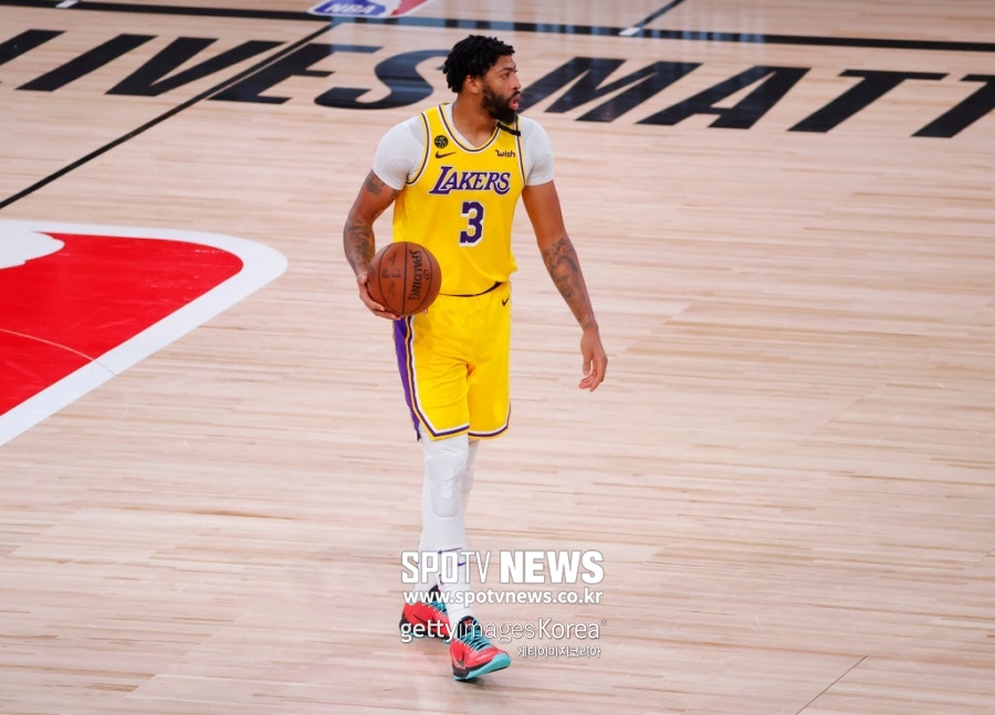 'AD·르브론 79점' 레이커스, 2R 진출…HOU·OKC 승자와 맞대결