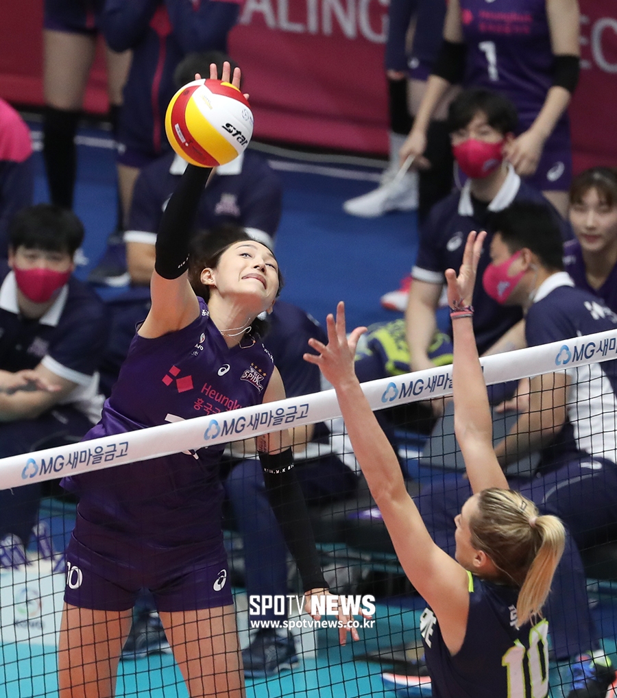 [포토S] 돌아온 김연경, 강력한 스파이크!