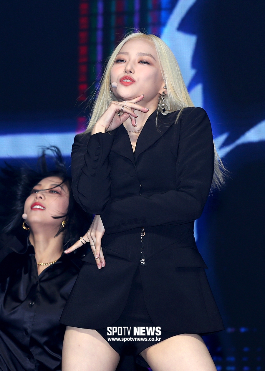 [포토S] CLC 예은, '훗'