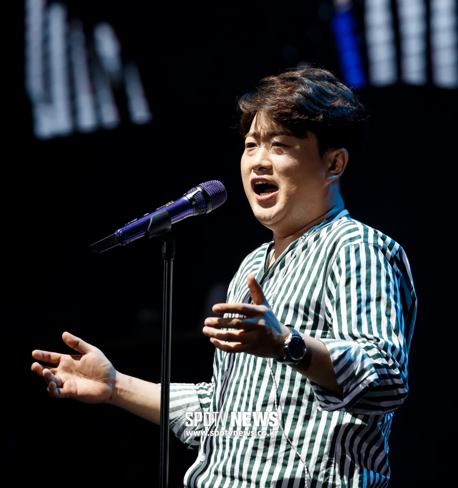 [단독]알고보니혼수상태 "김호중 첫 앨범, 전무후무한 음역대 담겼다"(인터뷰)