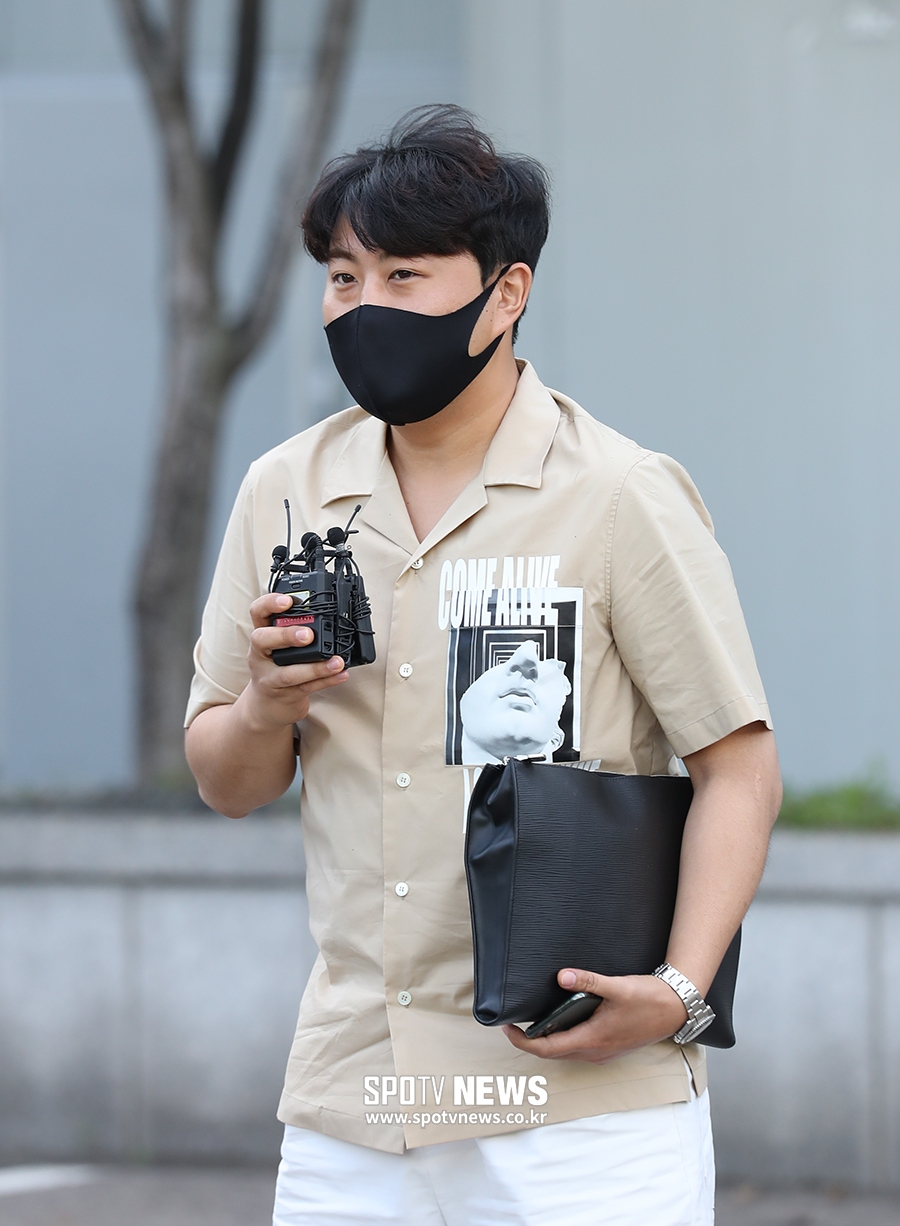 [포토S] 인사하는 가수 김호중