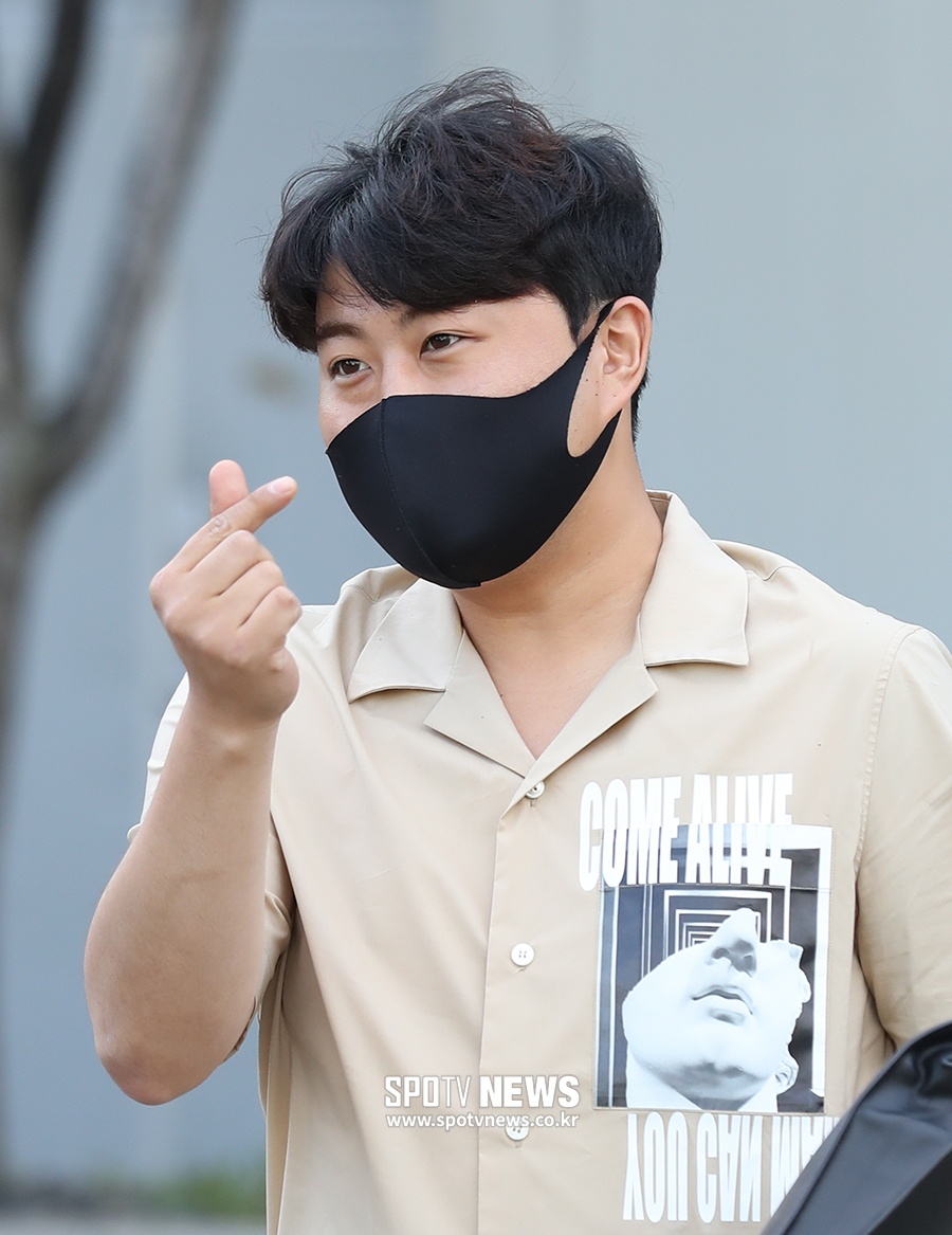 [포토S] 김호중, '트바로티'의 손하트