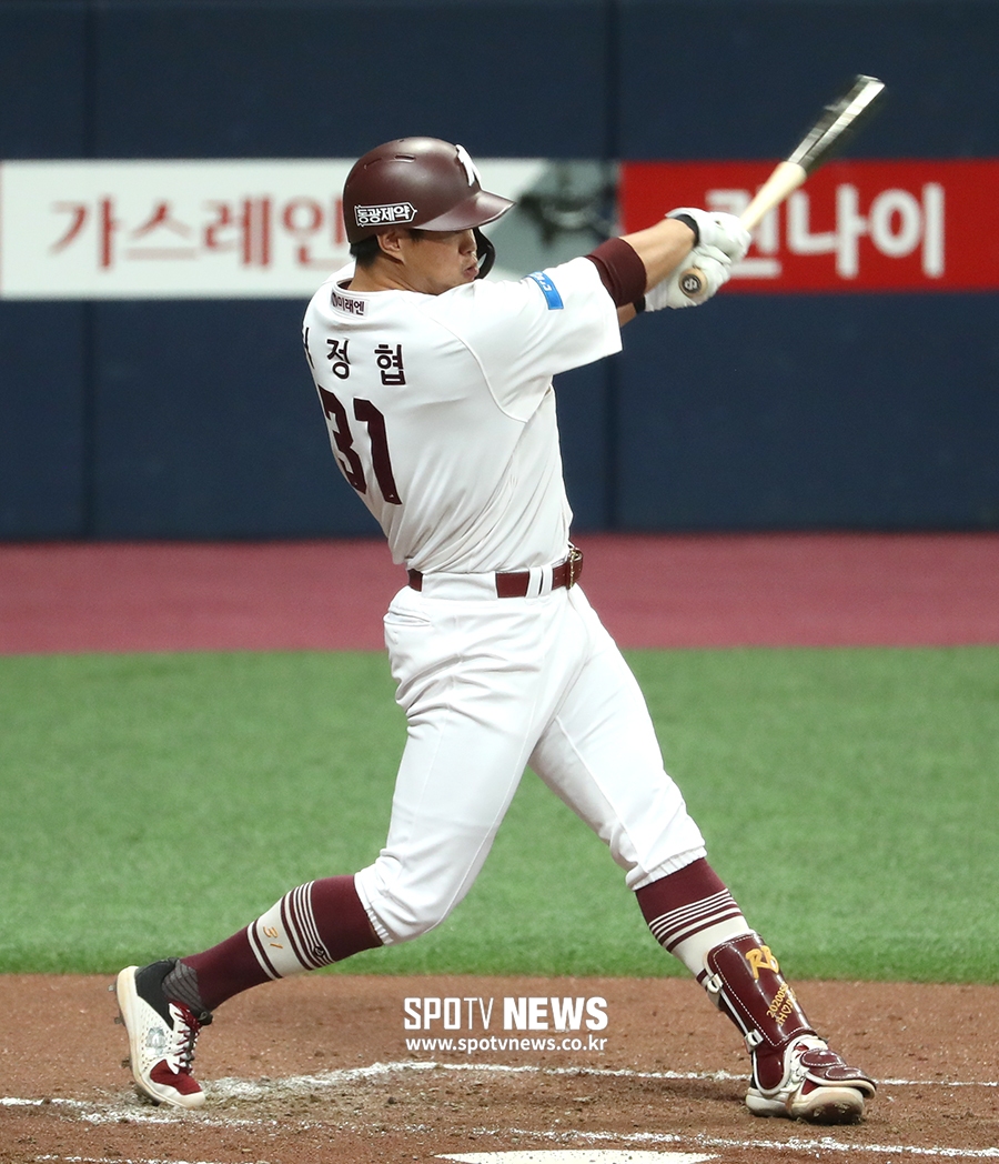 [포토S] 선취 2타점 적시타 때리는 허정협