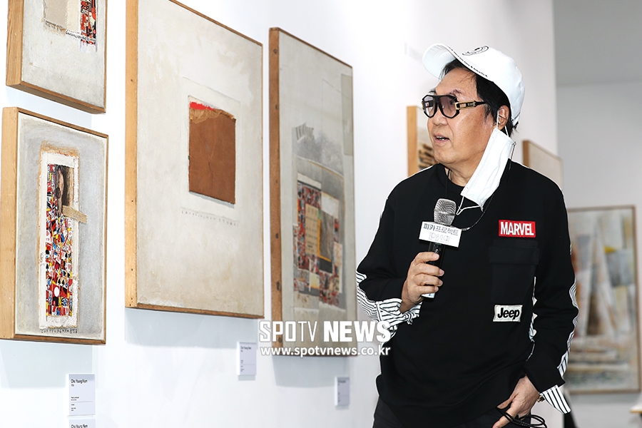 [포토S] 조영남, '제 작품 어떤가요?'