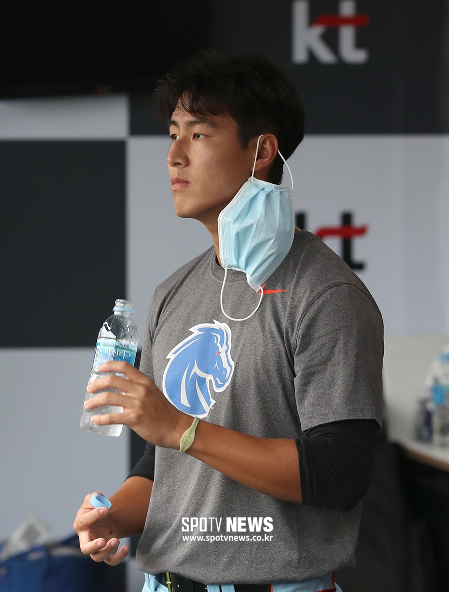 [포토S] 김건형, 아버지 김기태 감독 빼닮은 얼굴