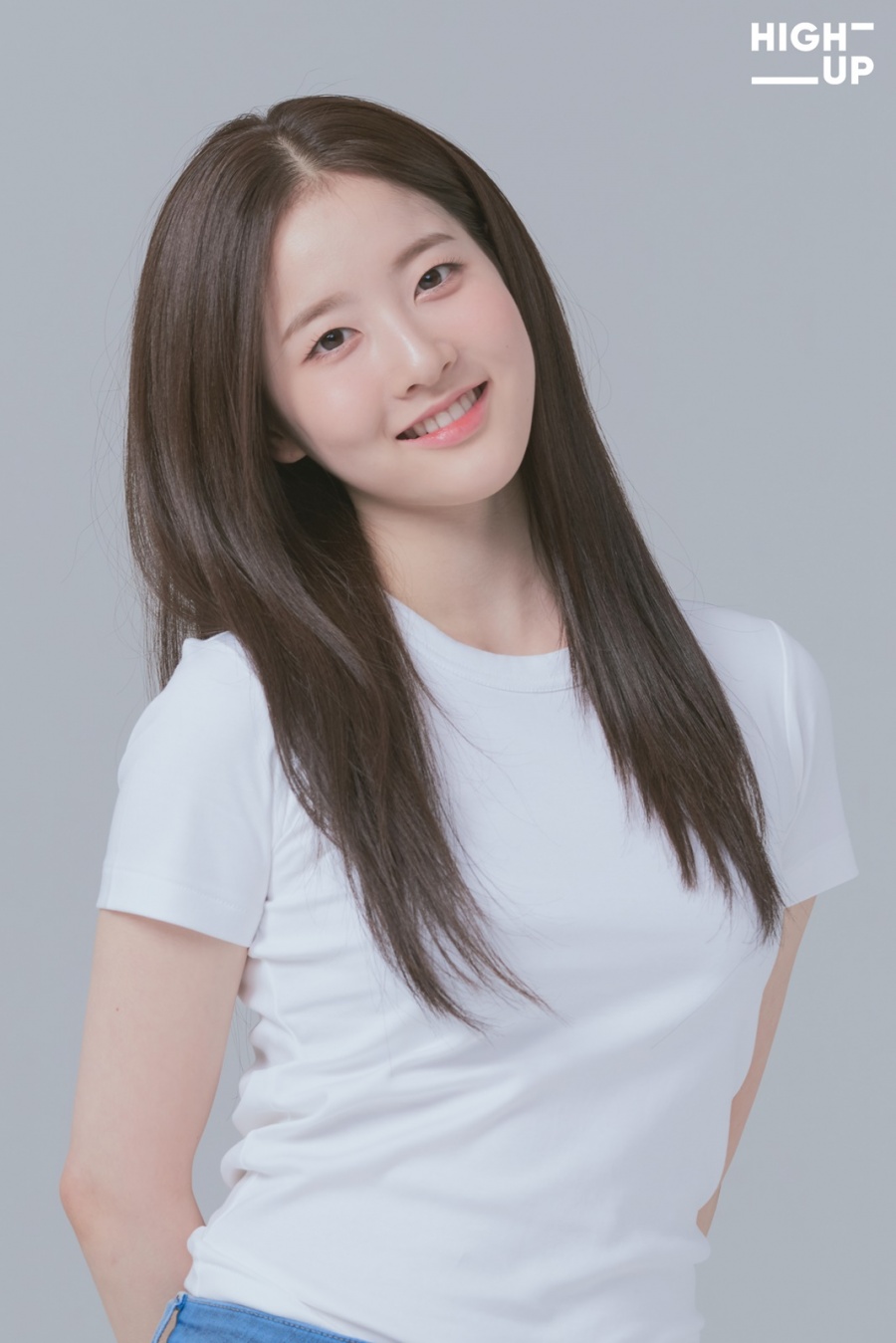 '박남정 딸' 박시은, 걸그룹 데뷔 멤버들과 프로필 공개…'청순 비주얼'