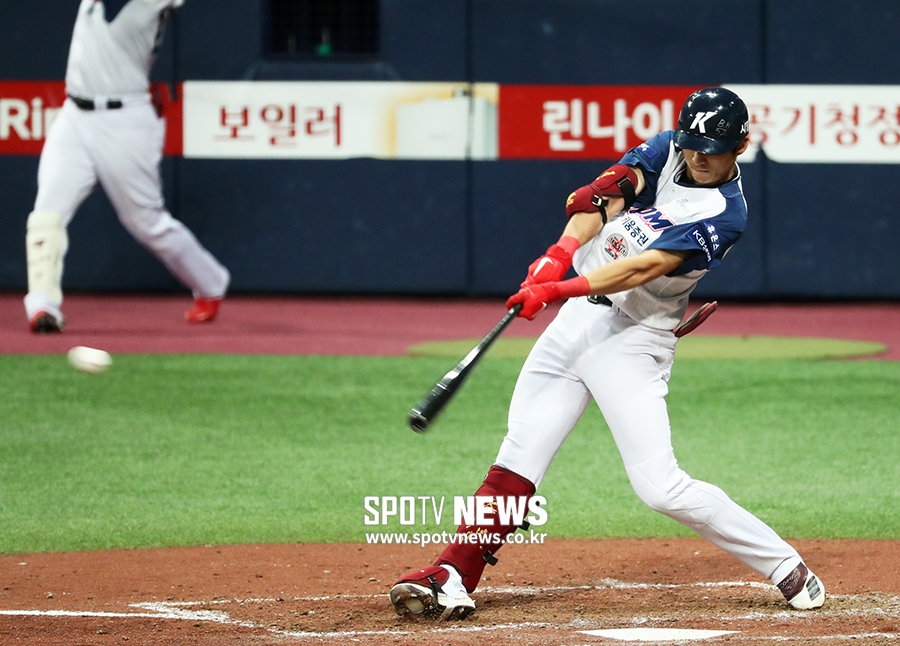 [포토S] 2루타 이정후, 살아난 타격감