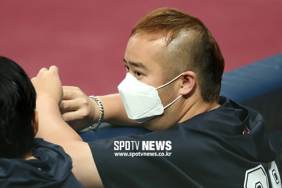 [포토S] 유희관, 시선 사로잡는 헤어스타일