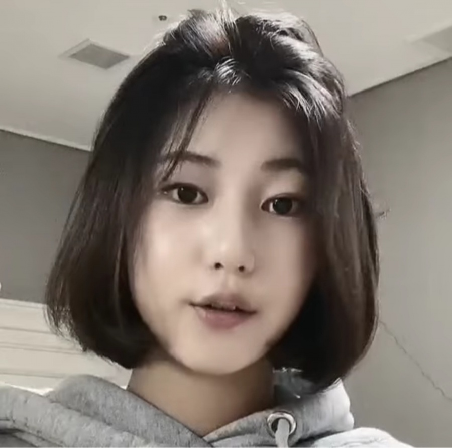 송지아, 끼 넘치는 14세…단발 변신후 서예지·아이유 패러디