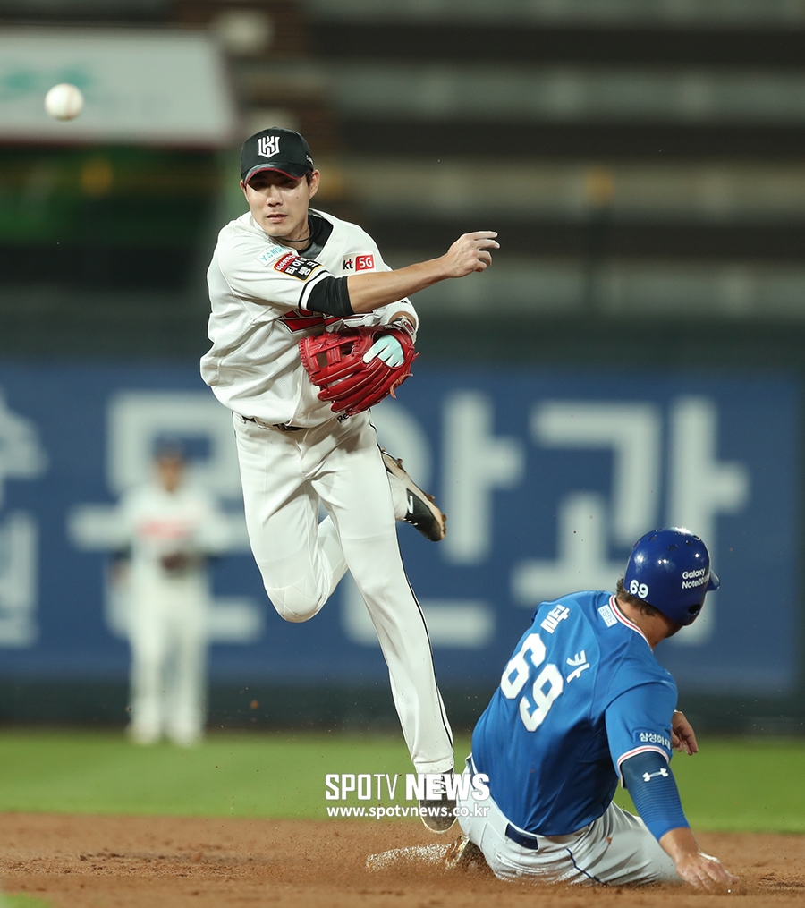 [포토S] 심우준, 이닝 끝내는 병살 플레이