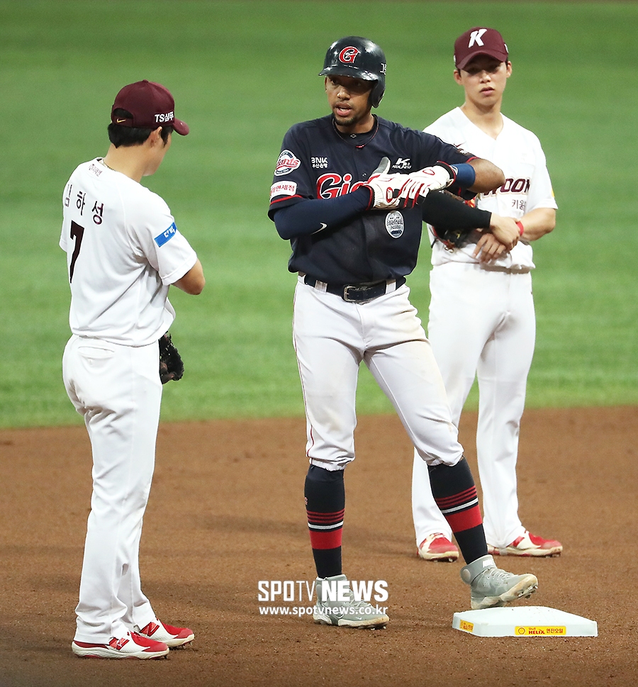 [포토S] 마차도, '러셀, 갈비뼈 맞았어요?'