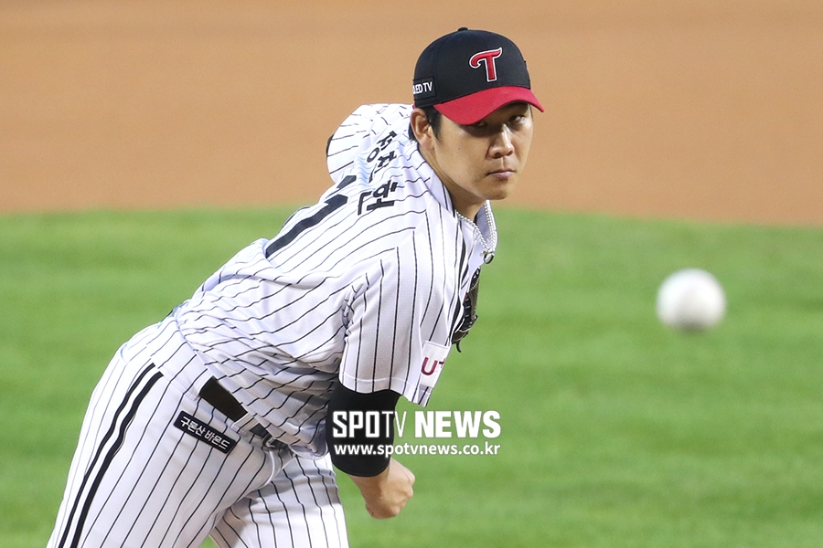 [포토S] 역투하는 LG 선발 정찬헌