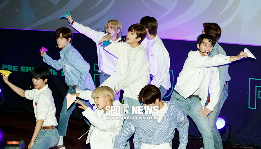 [포토S] 고스트9, 발랄한 데뷔 무대