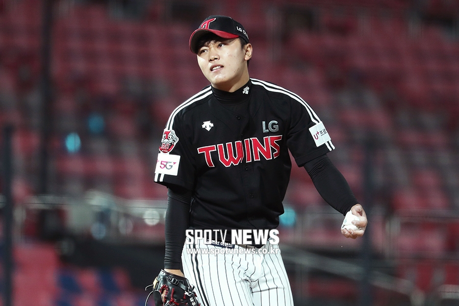 [포토S] 위기 넘긴 김윤식