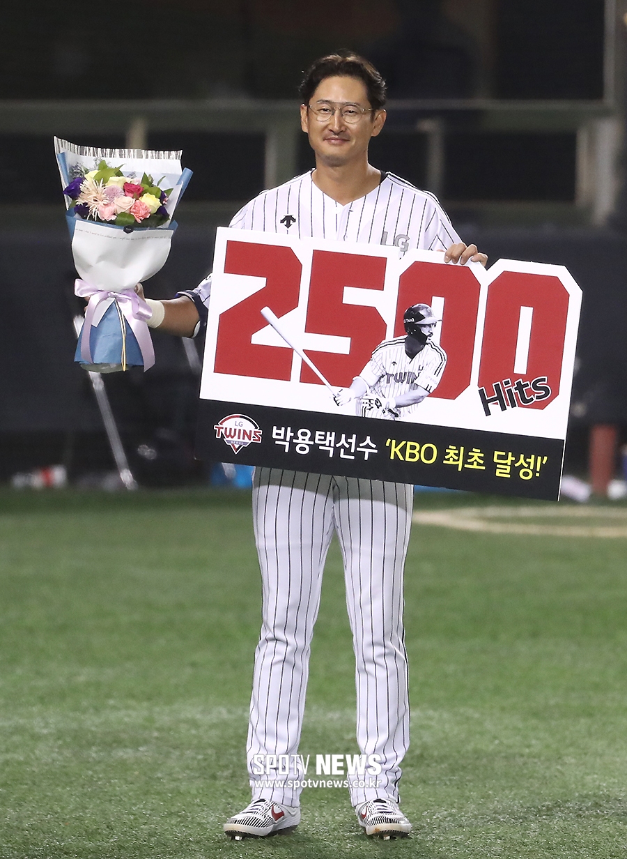[포토S] 2500안타 달성한 박용택, 살아 있는 레전드!