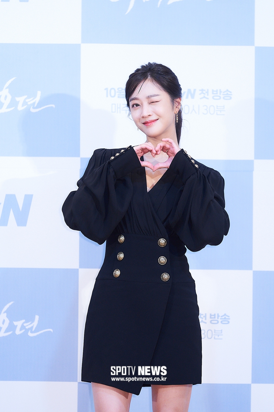 [포토S] 조보아, 윙크+하트 2콤보