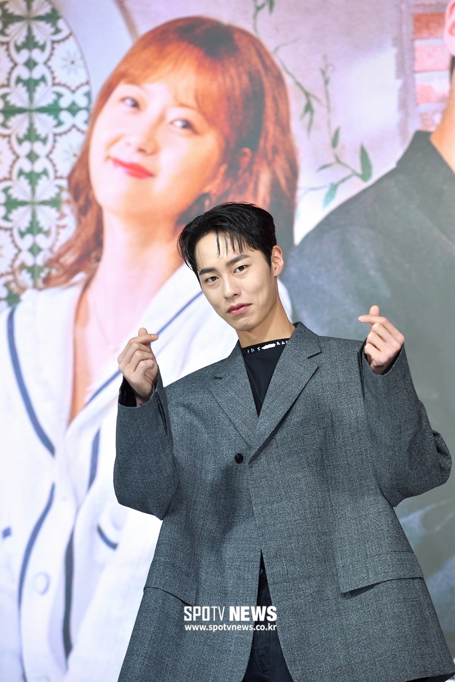 [포토S] 이재욱, 애교 하트