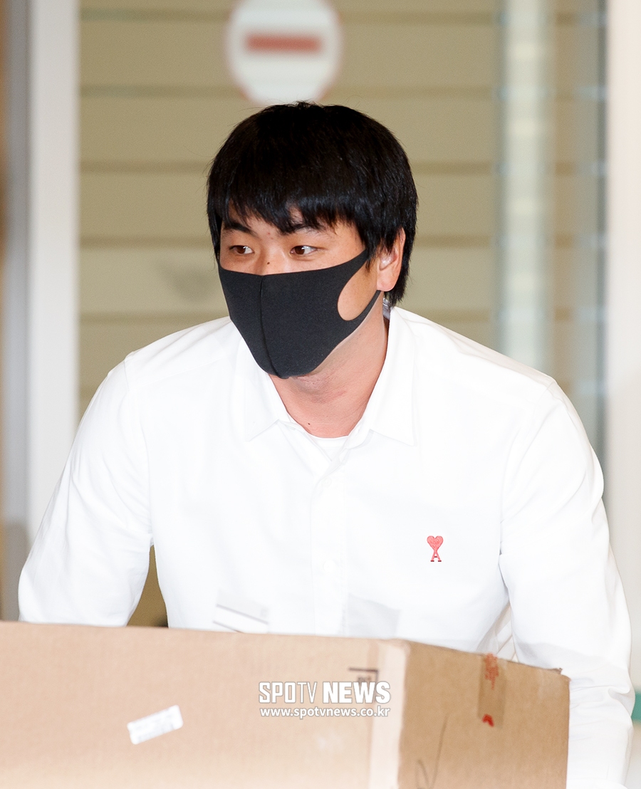 [포토S] 메이저리그 첫 시즌 마치고 귀국한 김광현