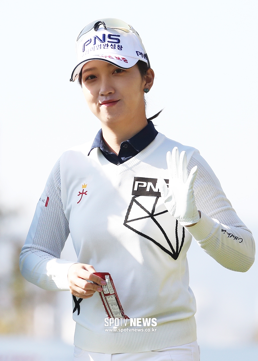 [포토S] 김소이, 수줍게 손인사