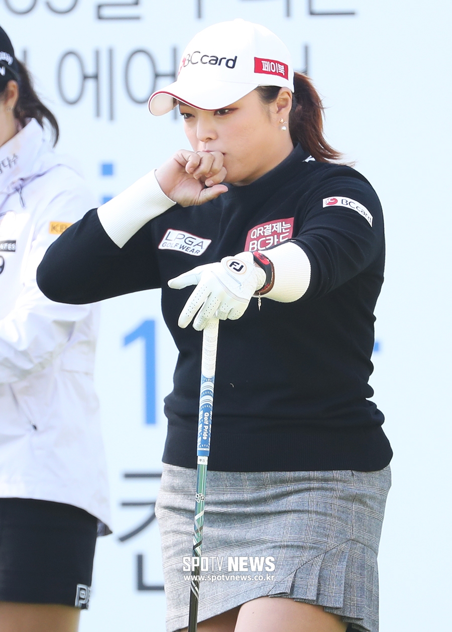 [포토S] 장하나, 염원 담은 반지 키스