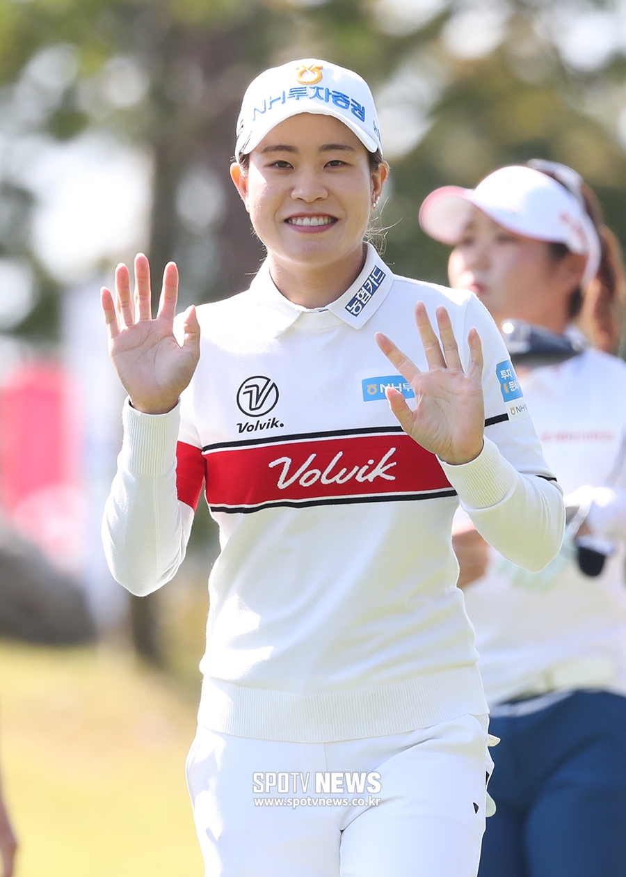 [포토S] 박민지, 수줍은 미소 띠며