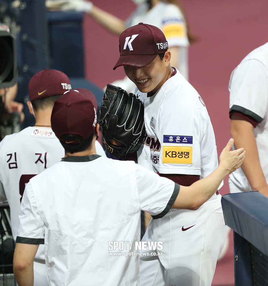 [포토S] 이승호 환영하는 김창현 감독 대행