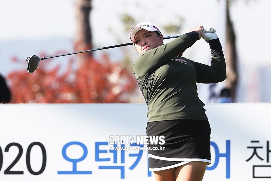 [포토S] 장하나, 강렬한 태양에 맞서 힘찬 스윙