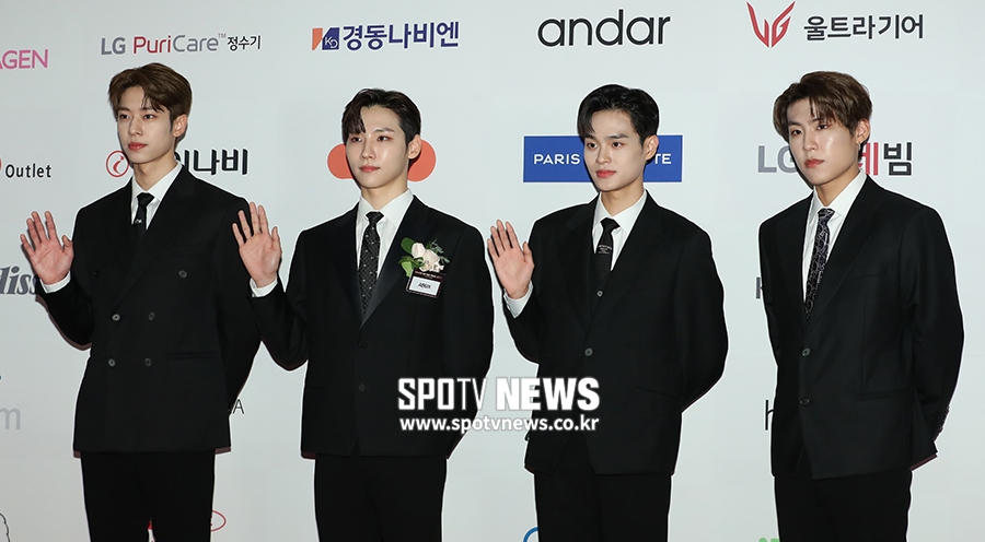 [포토S] AB6IX, 시크한 블랙 슈트