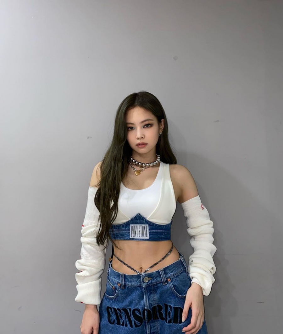 블랙핑크 제니, 단순히 의상인가 불만 표현인가…'갑론을박' [영상]