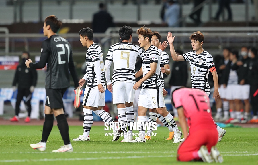 [포토S] 축구 대표팀, 동생들 상대로 완승