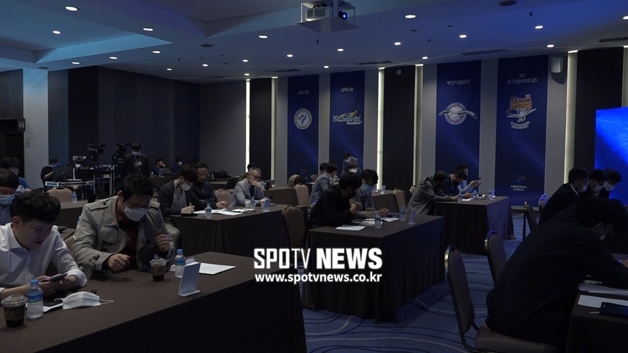 [핸드볼티비] 드래프트 1R 지명에 울먹…"정말 열심히 할게요"
