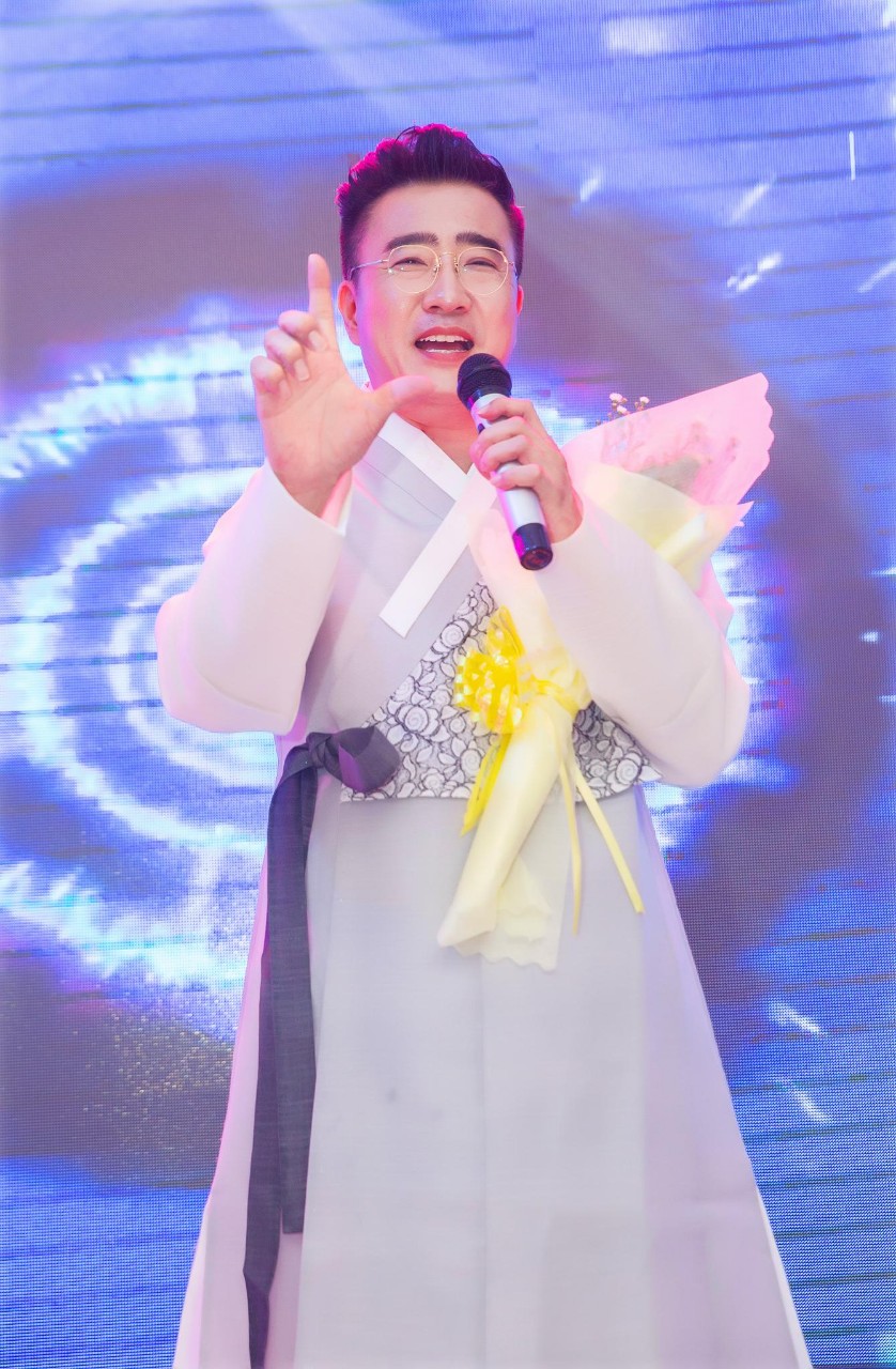 가수 석훈, 베트남 작곡가 곡 현지에서 발표…방 끄엉 작사‧곡 발라드