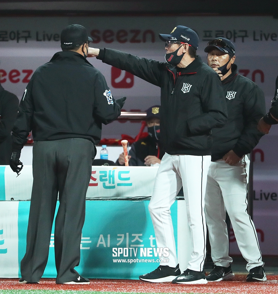 [포토S] 박동원 누의공과 어필하는 이강철 감독