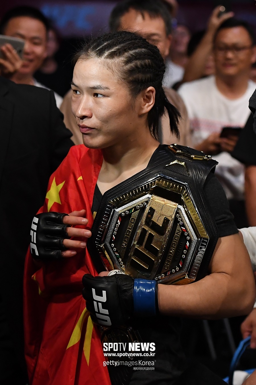 정찬성의 특별한 지원군, UFC 챔피언 장웨일리 응원