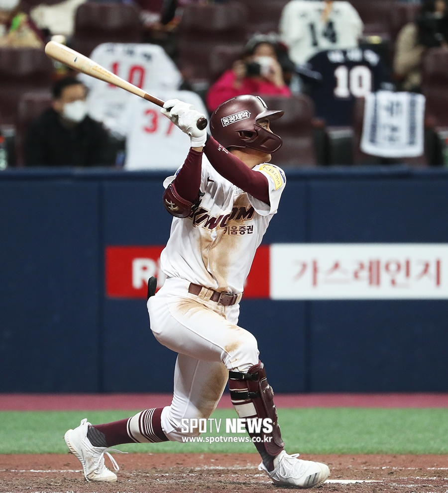 [포토S] 이정후, '48호 2루타, KBO 최다 신기록!'