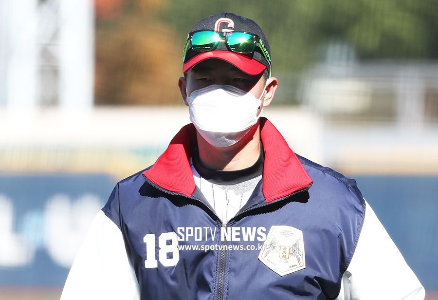 [포토S] 봉황대기 뛰지 못하는 김유성