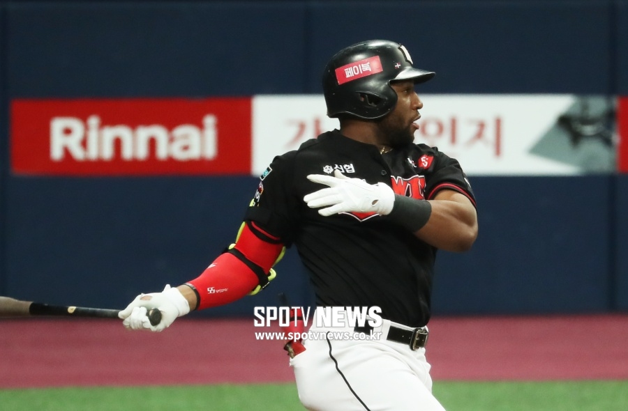[인천 게임노트] ‘로하스 3타점+김재윤 1⅔이닝 SV’ kt, SK 잡고 3위 점프