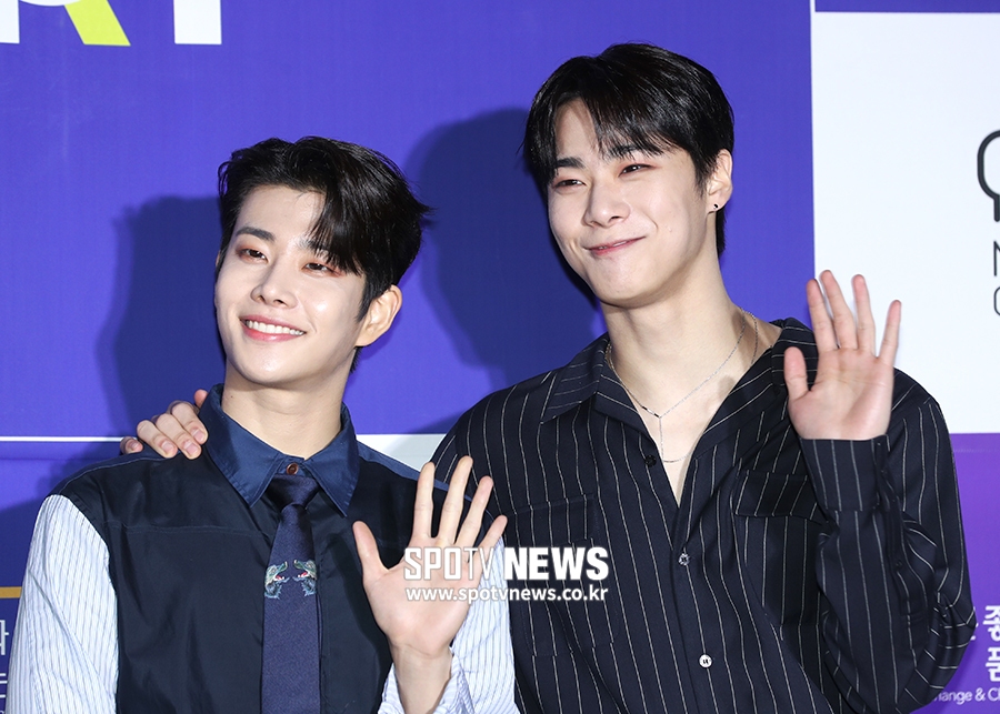 [포토S] 아스트로 MJ-문빈, 멋진 손인사