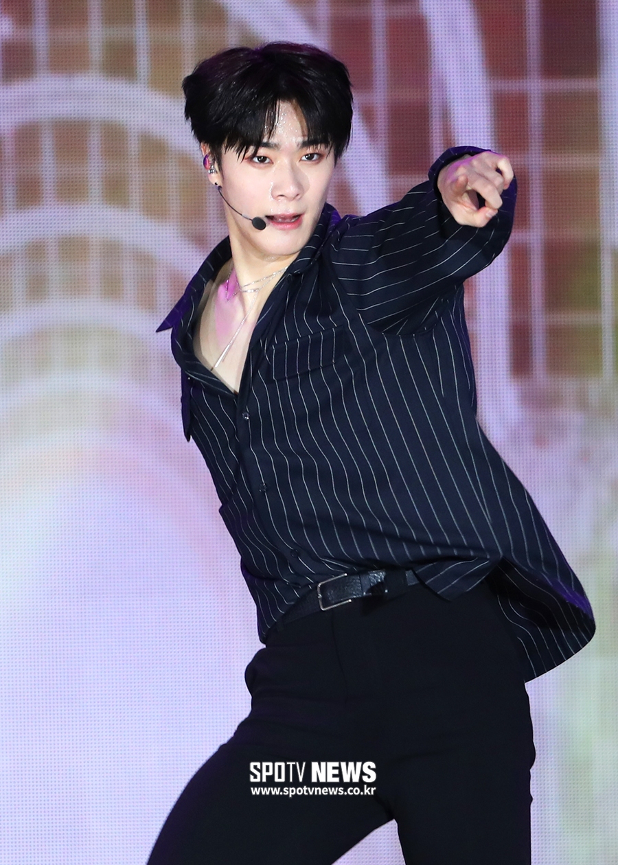 [포토S] 아스트로 문빈, 땀으로 완성한 섹시미