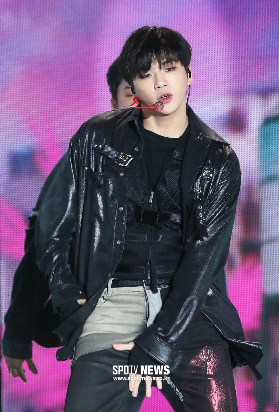 [포토S] 무대 펼치는 강다니엘