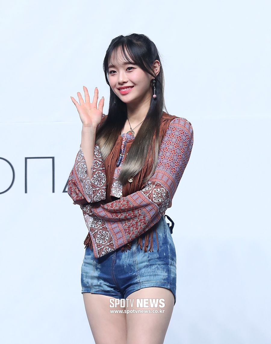 [포토S] '이달소' 츄, 섹시한 손인사
