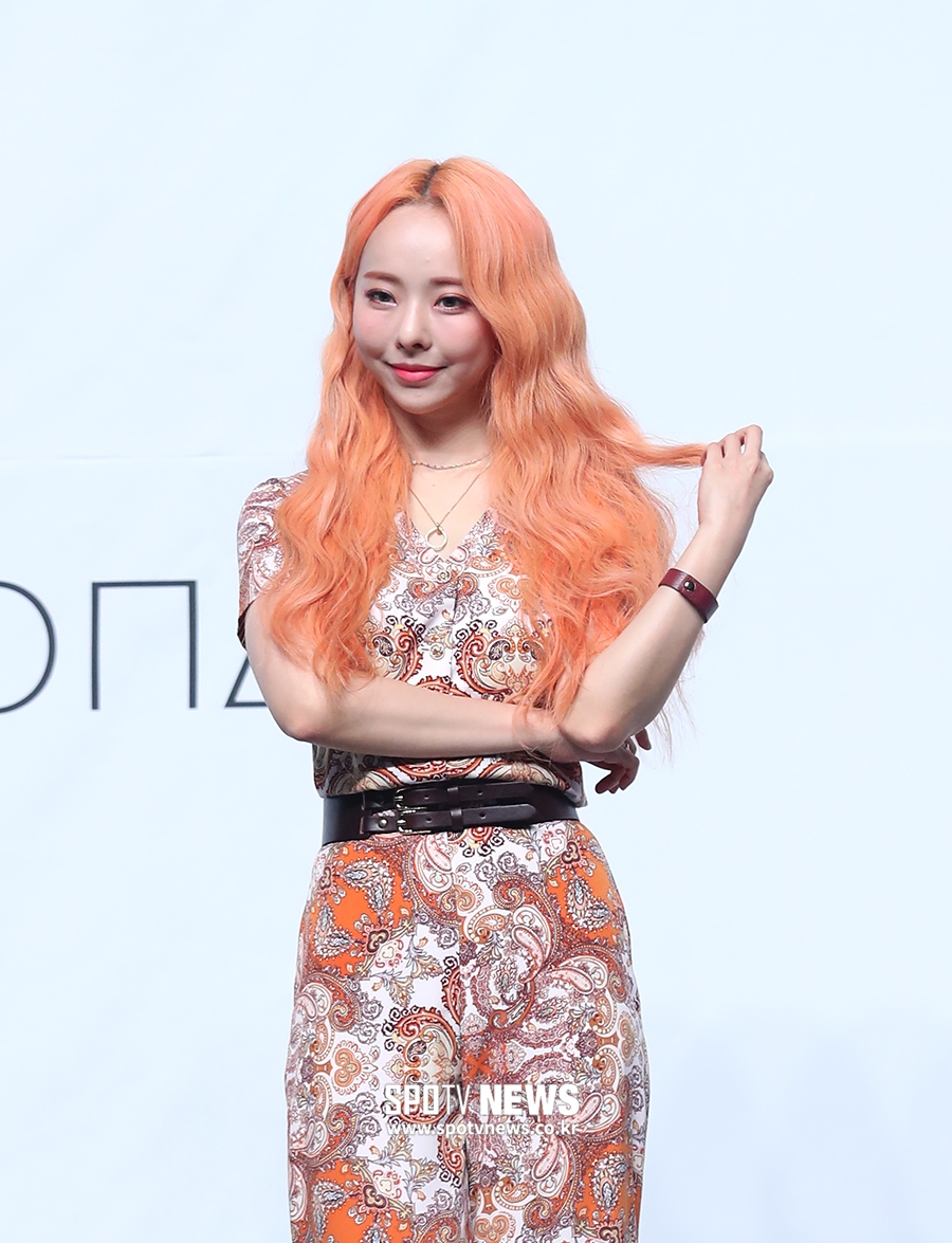 [포토S] '이달소' 비비, 눈길 사로잡는 오렌지 컬러 헤어