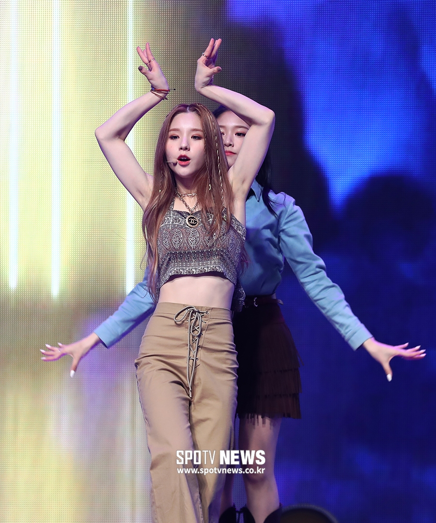 [포토S] '이달소' 희진, 시선 사로잡는 센터 미모