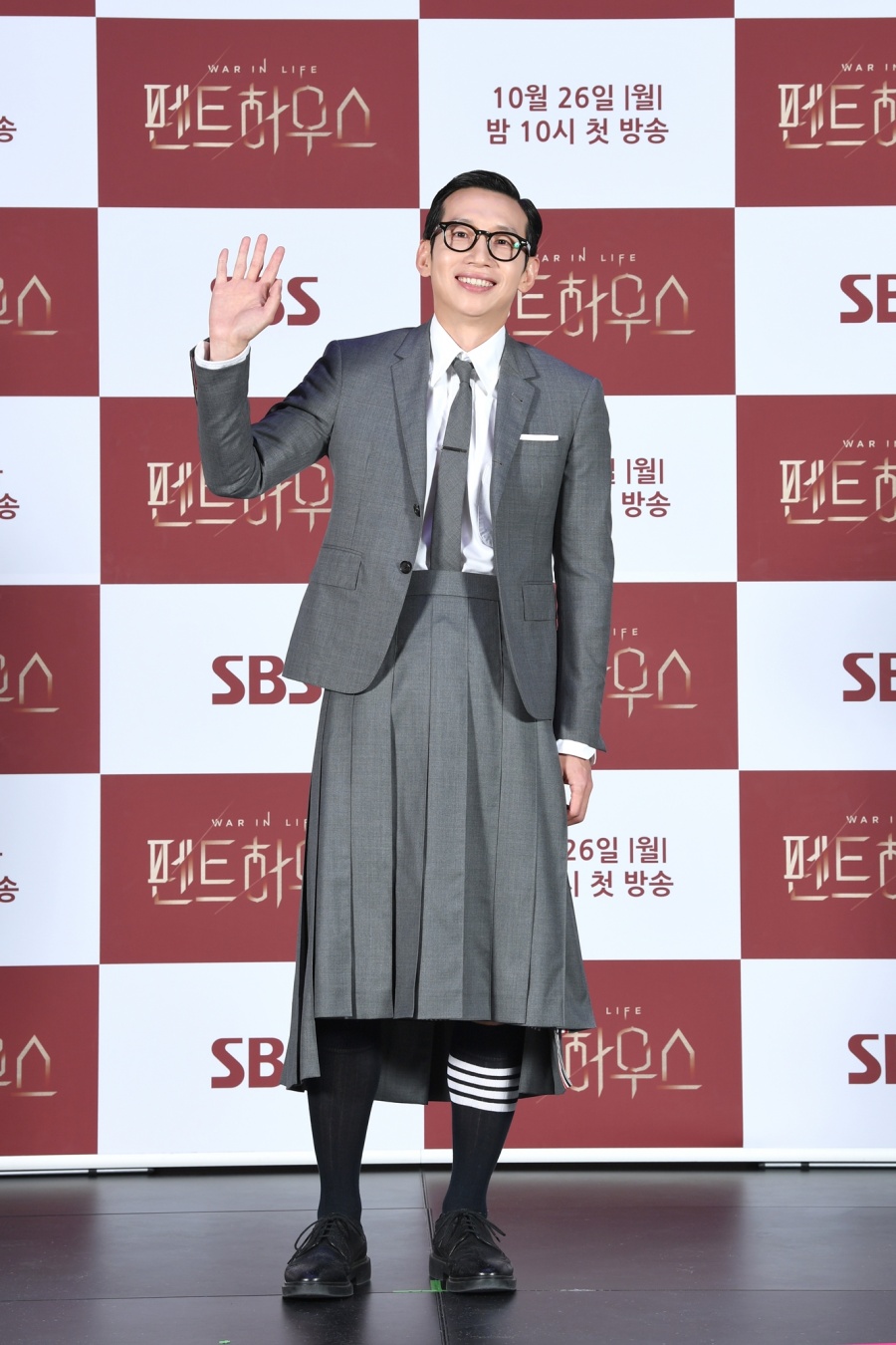 '펜트하우스' 봉태규, 롱치마 파격 패션…"전형적 마마보이 탈피하려고"