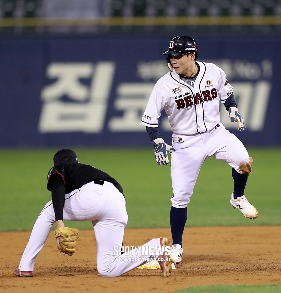[포토S] 박세혁, 2루 훔치는 안방마님
