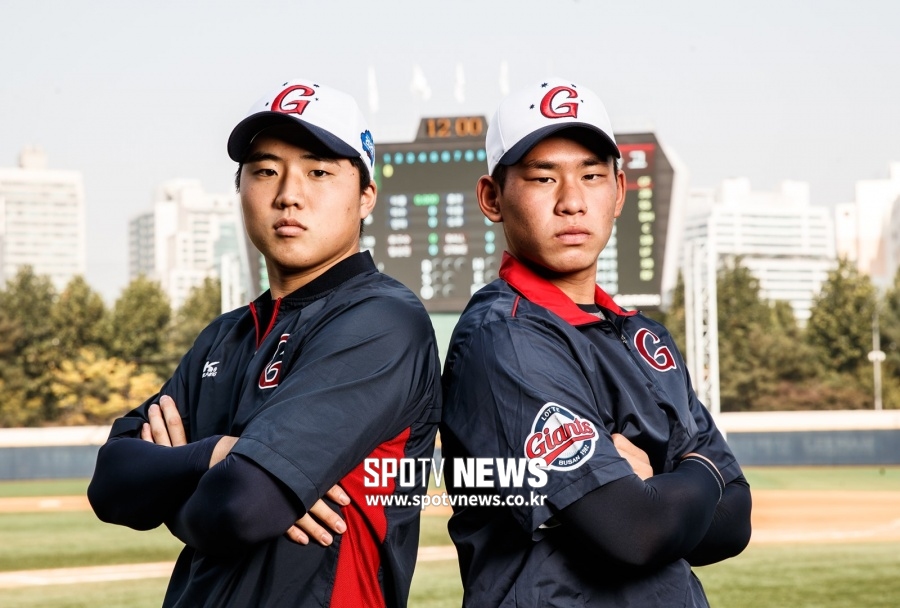 “친구야, 롯데 우승하는 날 꿈꿔보자”…손성빈-김진욱 ‘2002년생 거인’들의 수다